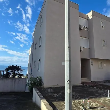 Mediterranean Oasis Apartman